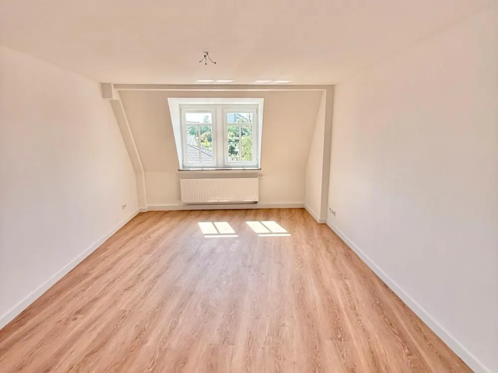 ERSTBEZUG - SANIERTE 4-RAUM WOHNUNG