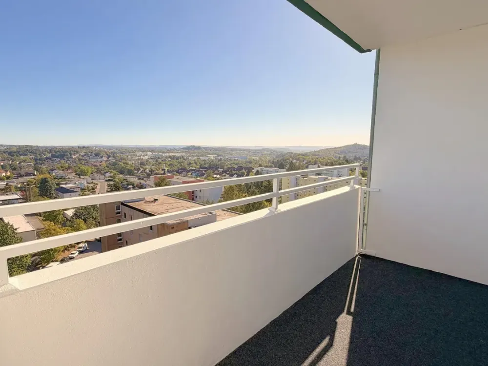 Furnished 2-Room Apartment with Elevator and Wide View in Neunkirchen