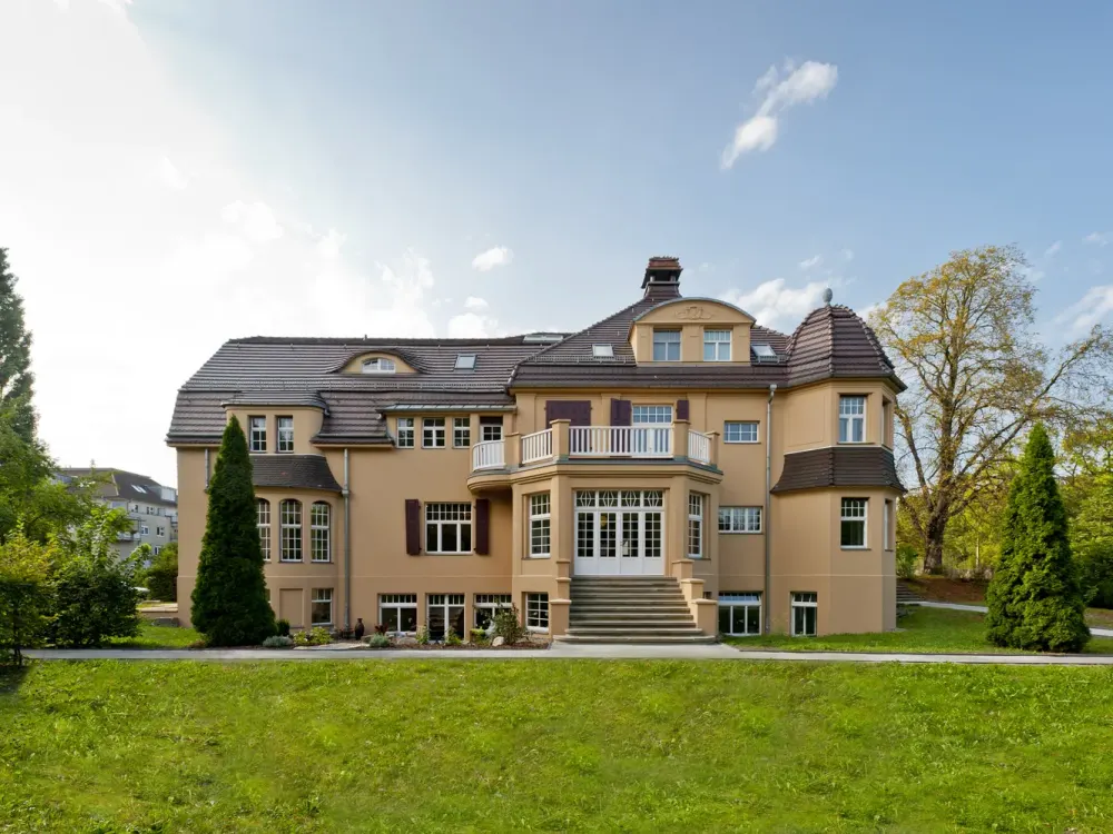 Exclusive Living in a Stylish Old Villa, 4 Rooms with Balcony, Built-in Kitchen & 2 Parking Spaces