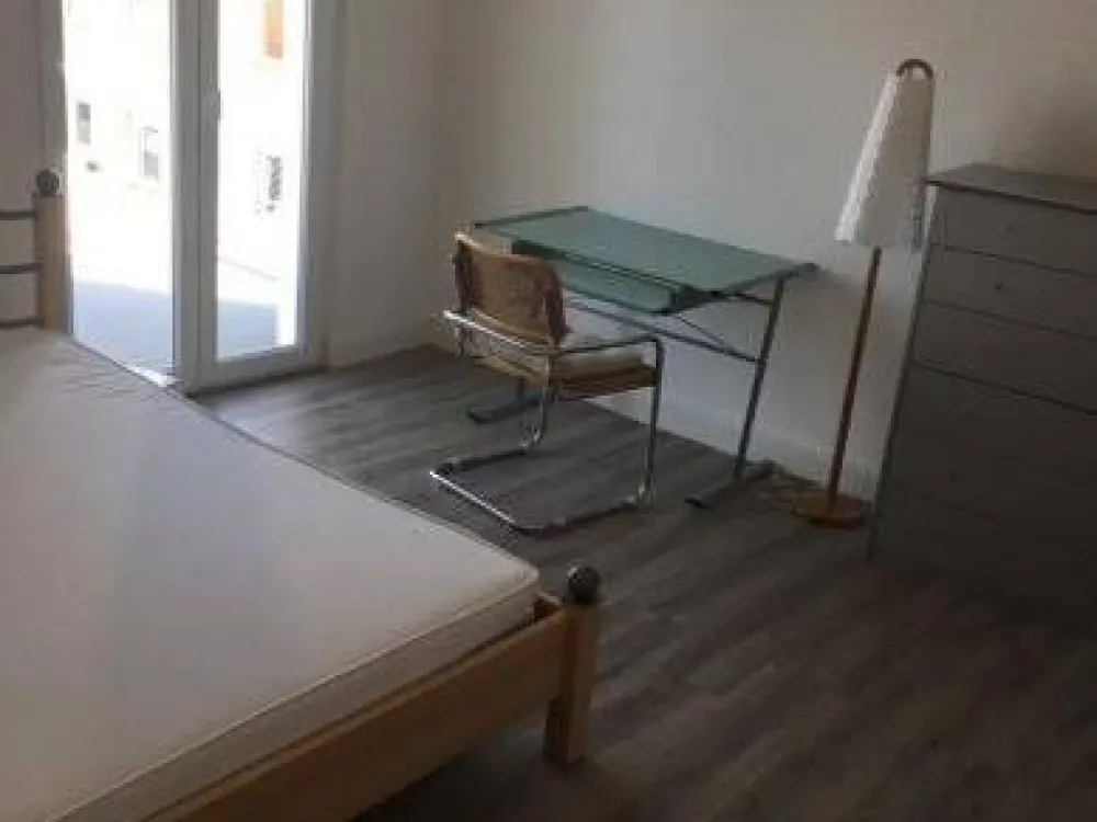 Möbliertes WG Zimmer in Frankfurt Griesheim im 2. OG mit Balkon zu vermieten
