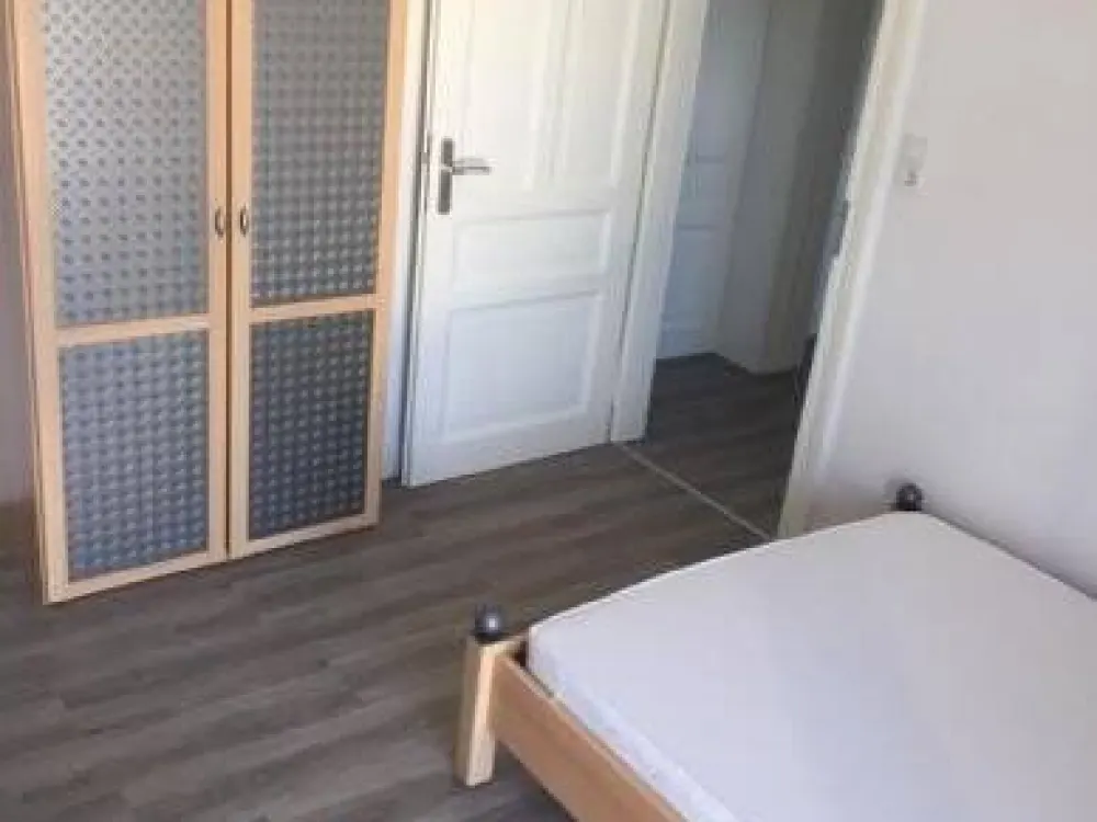 Möbliertes WG Zimmer in Frankfurt Griesheim im 2. OG mit Balkon zu vermieten