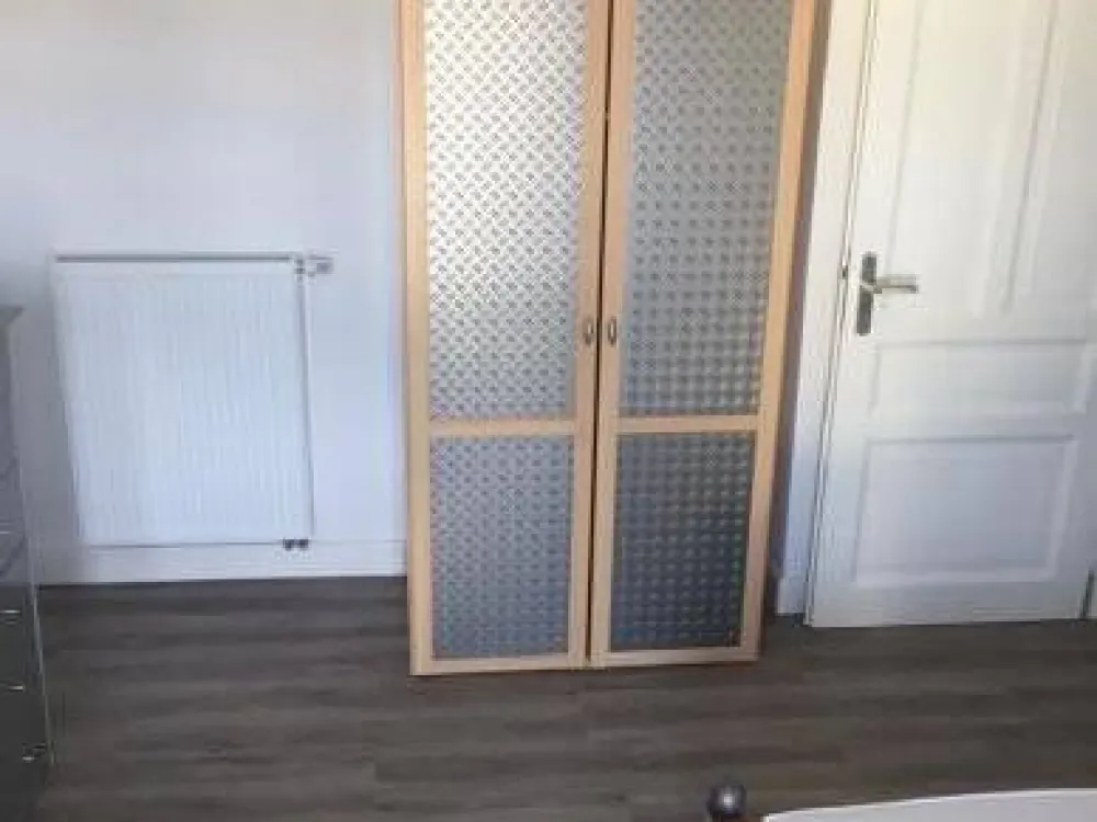 Möbliertes WG Zimmer in Frankfurt Griesheim im 2. OG mit Balkon zu vermieten