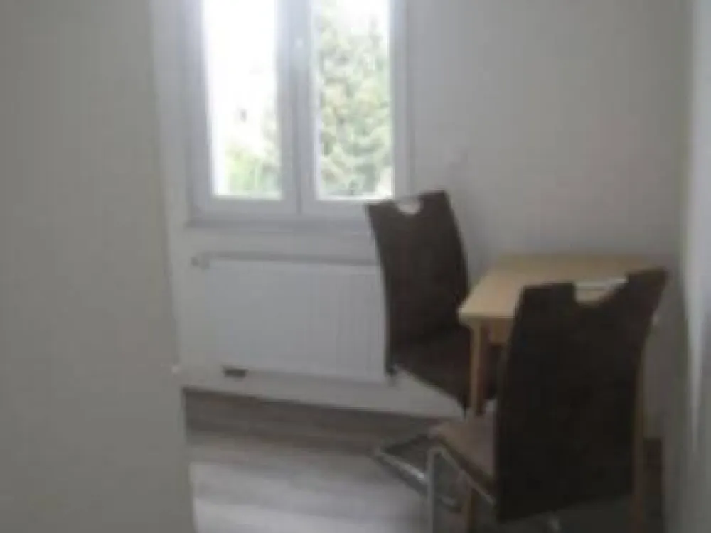 Möbliertes WG Zimmer in Frankfurt Griesheim im 2. OG mit Balkon zu vermieten