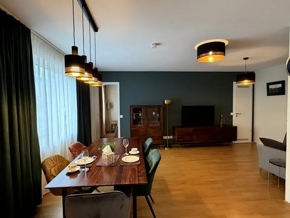 Moderne, voll möblierte 2-Zimmer-Wohnung in attraktiver Lage, ab sofort verfügbar