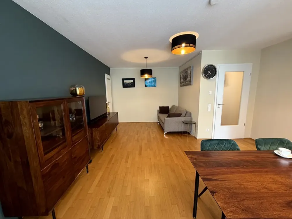 Moderne, voll möblierte 2-Zimmer-Wohnung in attraktiver Lage, ab sofort verfügbar