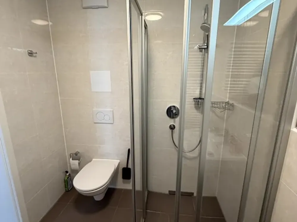 Moderne, voll möblierte 2-Zimmer-Wohnung in attraktiver Lage, ab sofort verfügbar