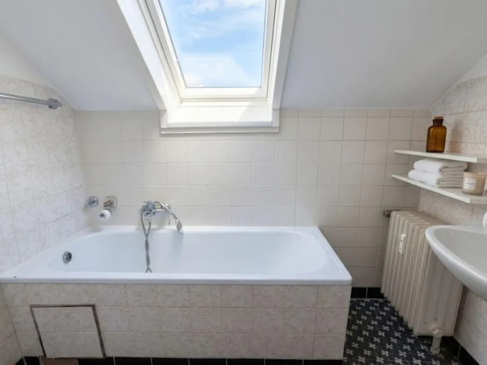 Mietwohnung, 3 Zimmer, DG mit Klimaanlage