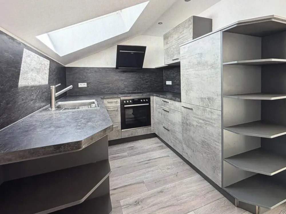 Neuwertige 2-Zimmer Dachgeschoss-Wohnung
