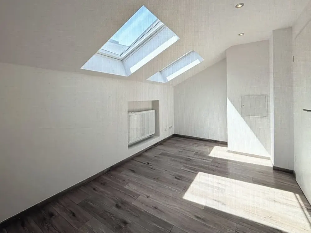 Neuwertige 2-Zimmer Dachgeschoss-Wohnung