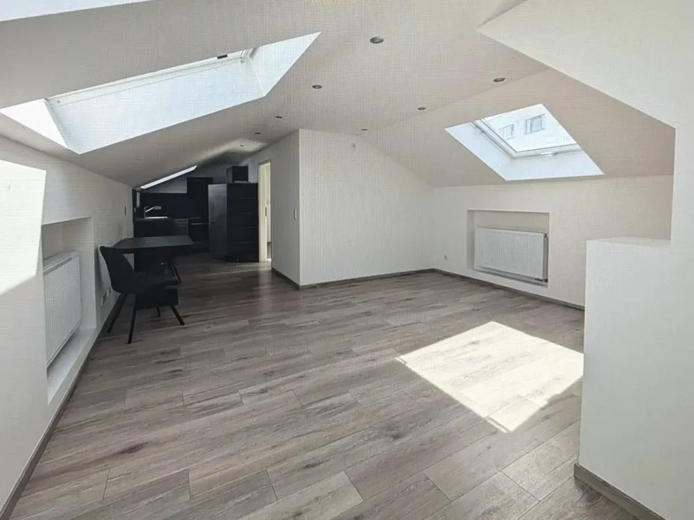 Neuwertige 2-Zimmer Dachgeschoss-Wohnung
