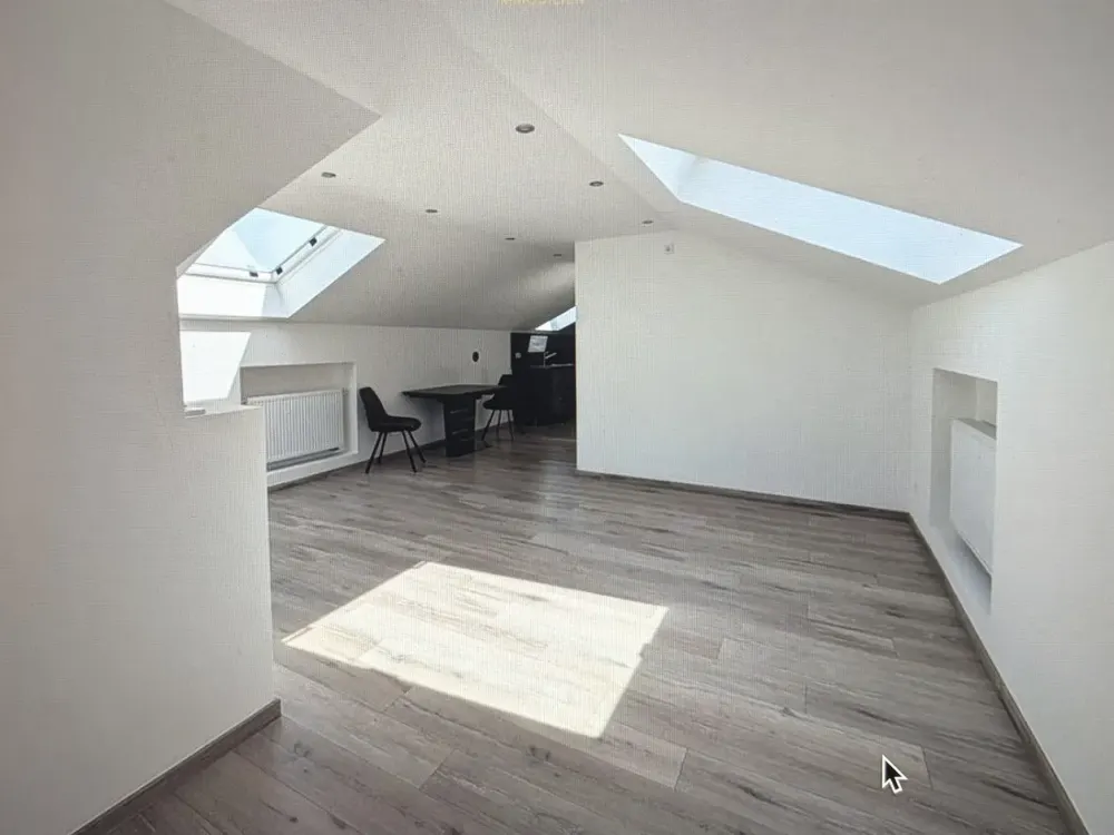 Neuwertige 2-Zimmer Dachgeschoss-Wohnung