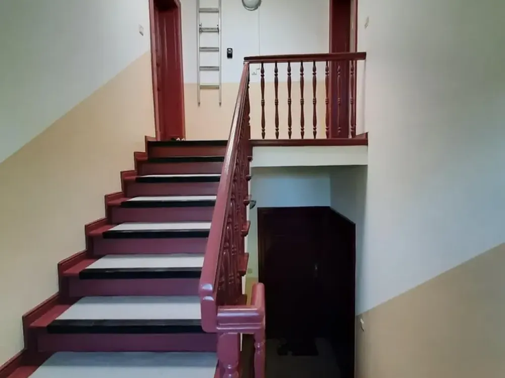 Lichtdurchflutete 2-Zimmer-Dachgeschosswohnung mit neuer Einbauküche in Berlin-Grünau