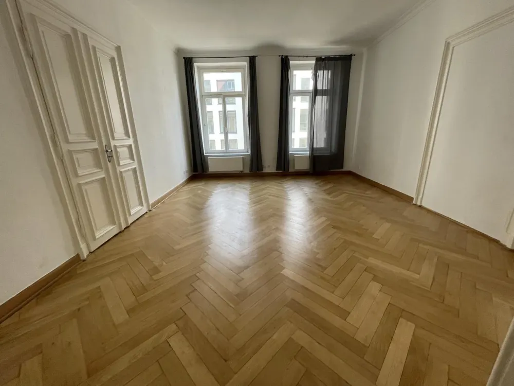 Exclusive, frisch sanierte 5 Zimmer Wohnung mit Einbauküche, Balkon im Musikerviertel zu vermieten