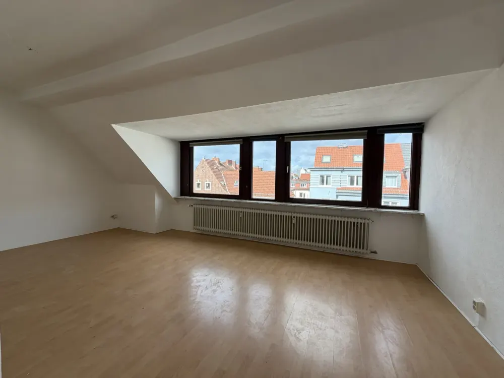 Kernsanierte, lichtdurchflutete 2-Zimmer-Wohnung mit Balkon in der Bremer Neustadt
