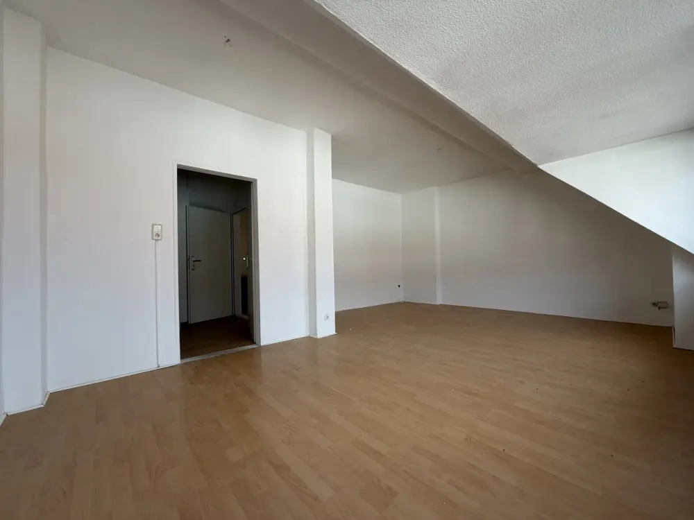 Kernsanierte, lichtdurchflutete 2-Zimmer-Wohnung mit Balkon in der Bremer Neustadt