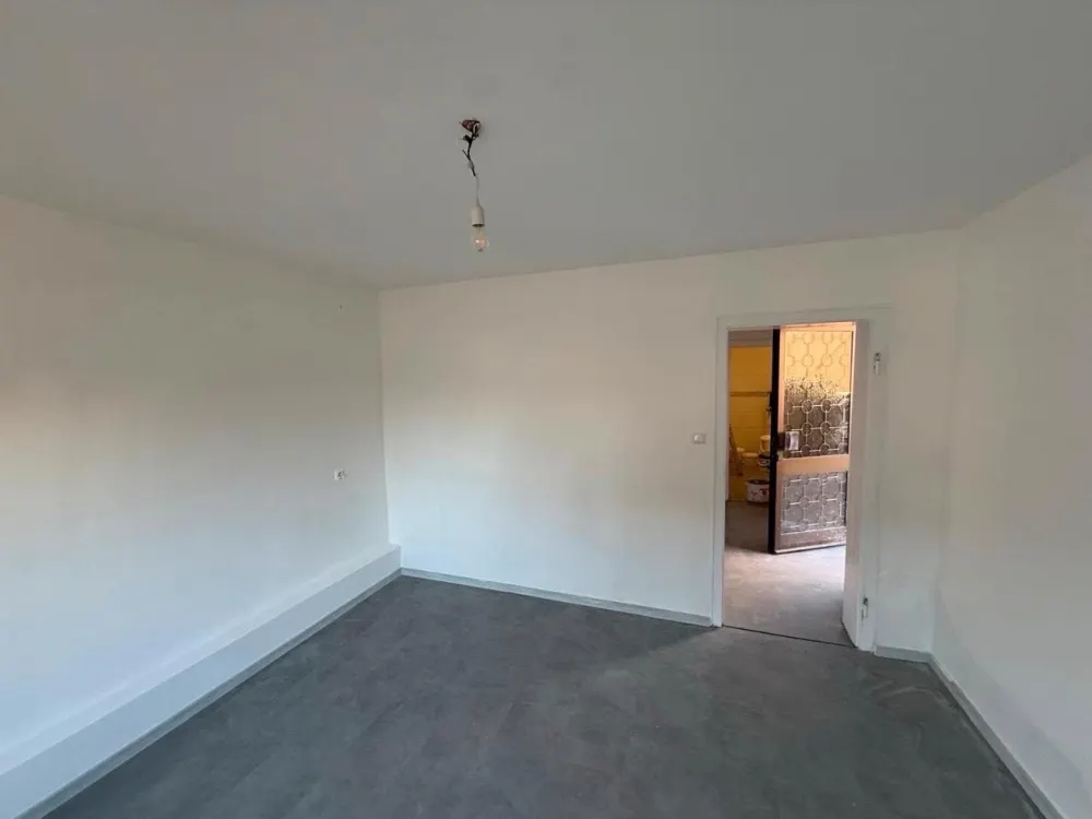 2-Zimmer-Wohnung mit Hauscharakter in Alt-Meschenich