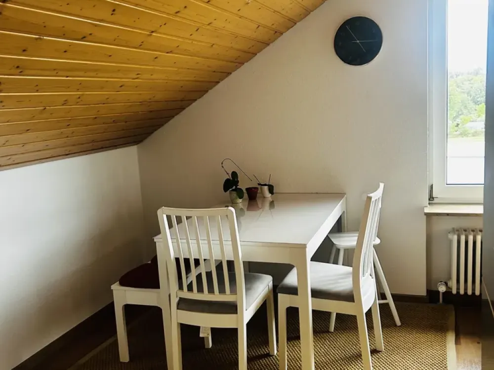 Helle 3,5-Zimmer-Wohnung mit Balkon, Stellplatz und perfekter Anbindung in Stuttgart-Heumaden