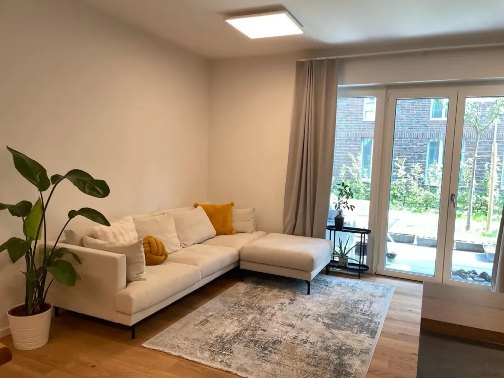Tastefully Furnished Ground Floor Apartment with Three Rooms plus Terrace/Garden/Fitted Kitchen in Hannover