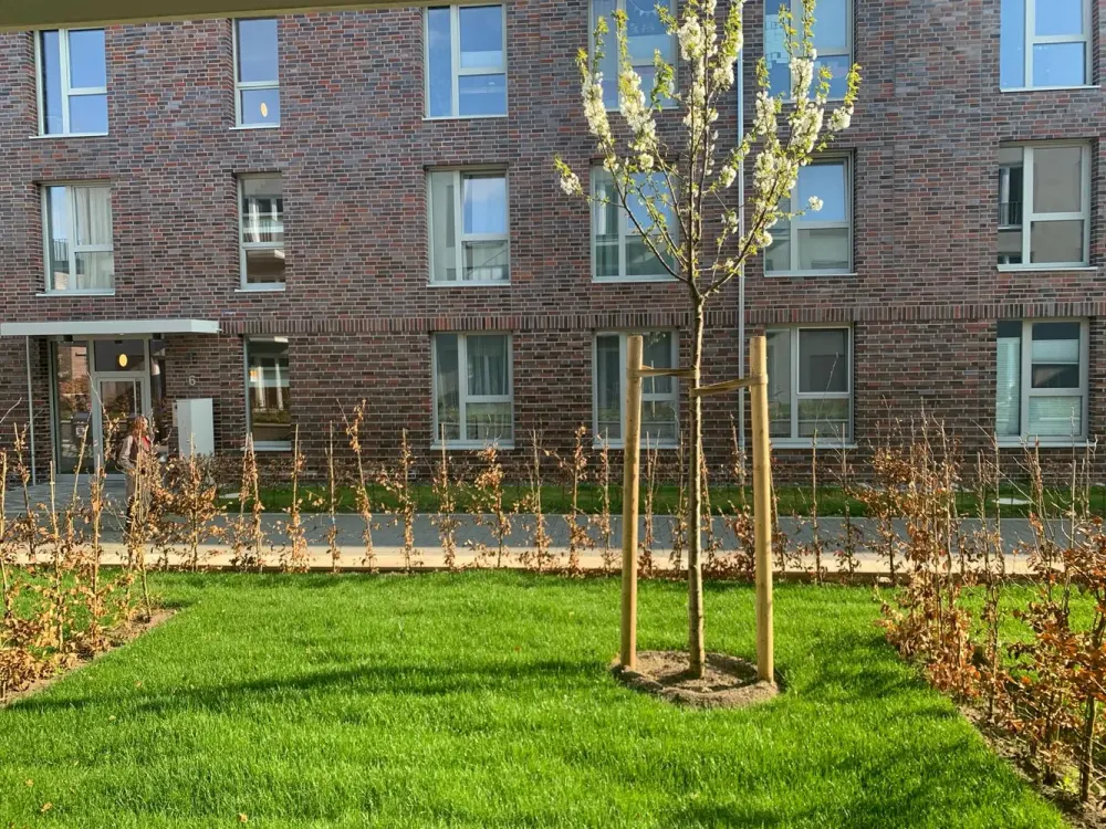 Tastefully Furnished Ground Floor Apartment with Three Rooms plus Terrace/Garden/Fitted Kitchen in Hannover