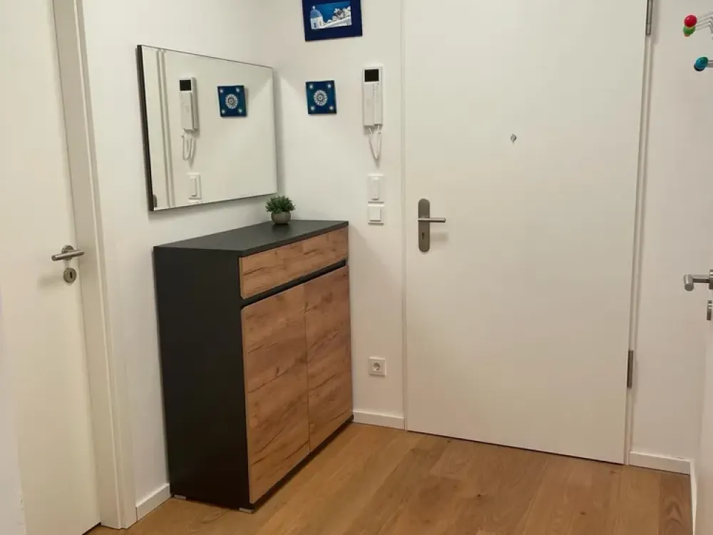 Tastefully Furnished Ground Floor Apartment with Three Rooms plus Terrace/Garden/Fitted Kitchen in Hannover