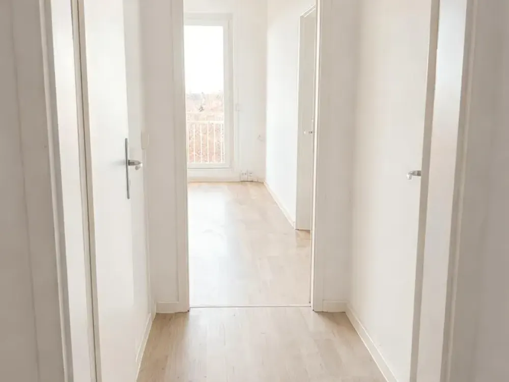 Sonnige 2,5 Zimmer Wohnung mit 2 Balkonen und guter Anbindung