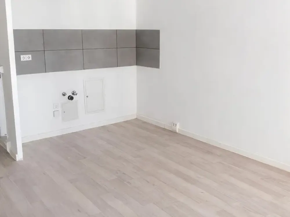 Sonnige 2,5 Zimmer Wohnung mit 2 Balkonen und guter Anbindung