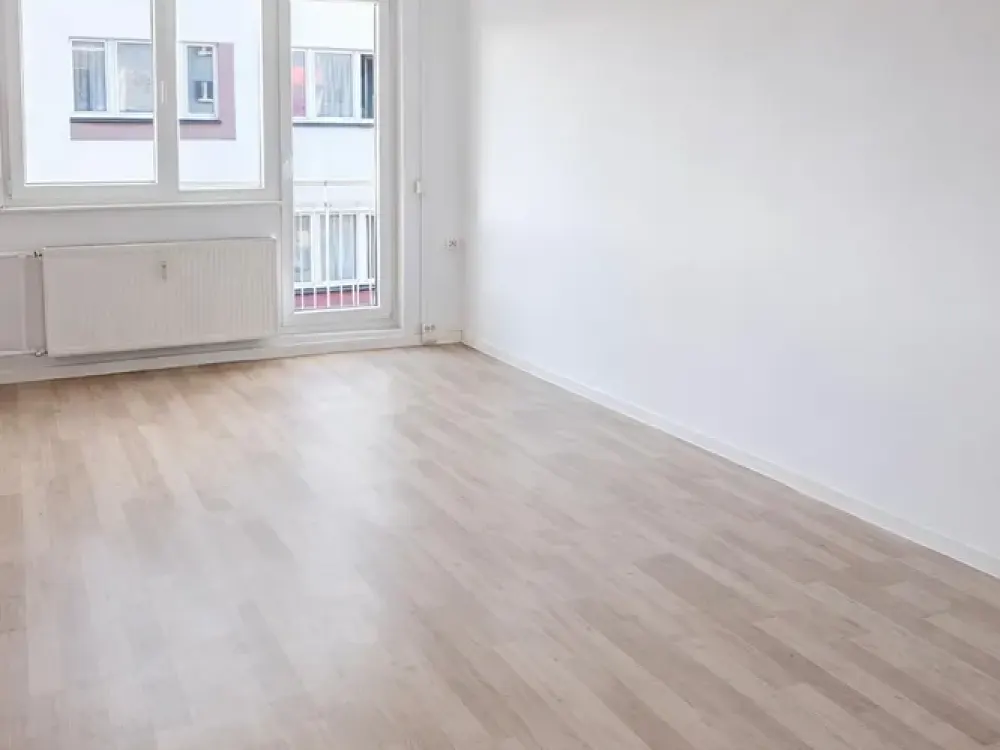 Sonnige 2,5 Zimmer Wohnung mit 2 Balkonen und guter Anbindung