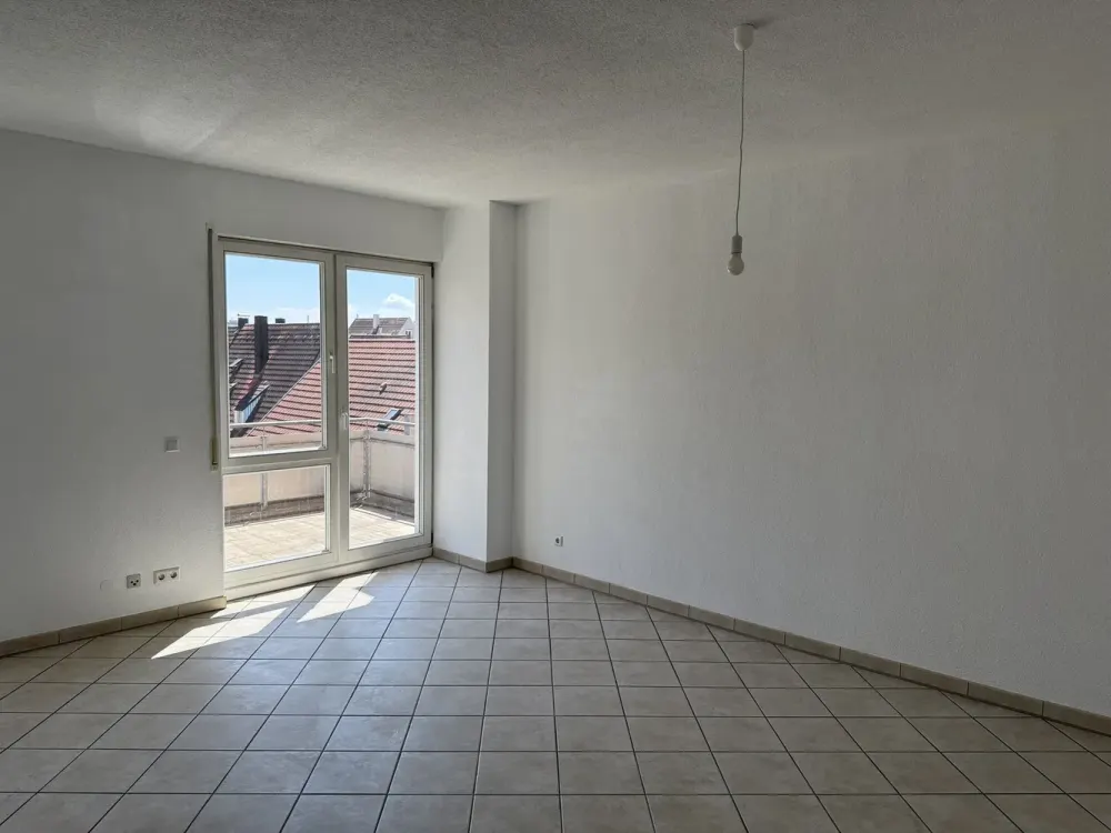 *Esslingen-Altstadt* 2 Zi.-Wohnung mit EBK und Balkon