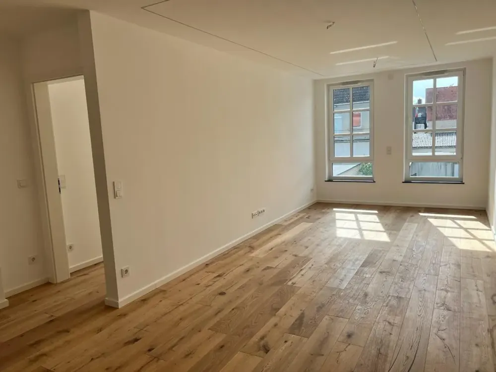 Completely Renovated 2-Room Apartment