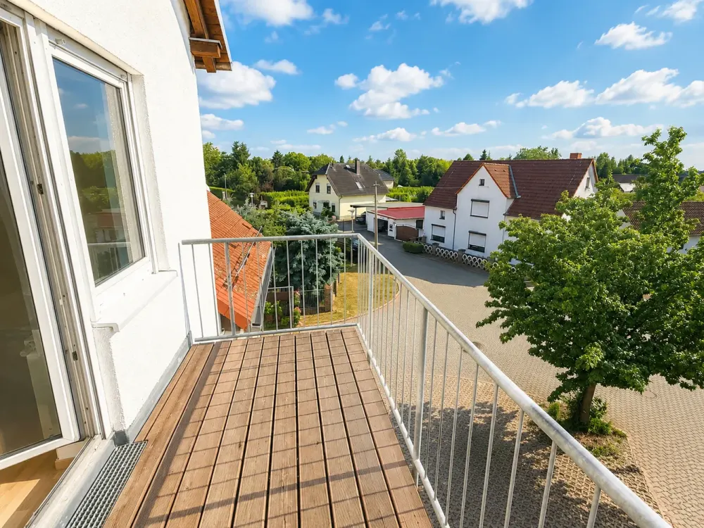 Wiedemar: attraktive 2 Zimmer-Wohnung im Dachgeschoss