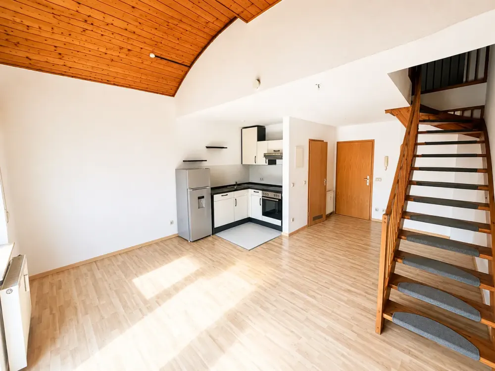 Wiedemar: attraktive 2 Zimmer-Wohnung im Dachgeschoss