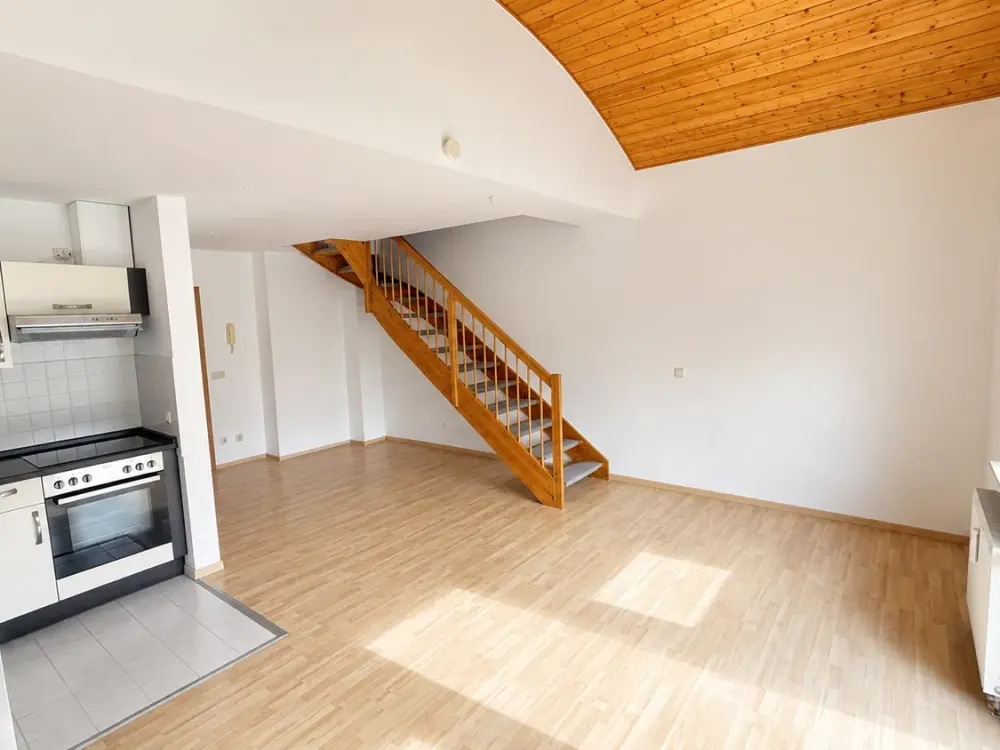 Wiedemar: attraktive 2 Zimmer-Wohnung im Dachgeschoss