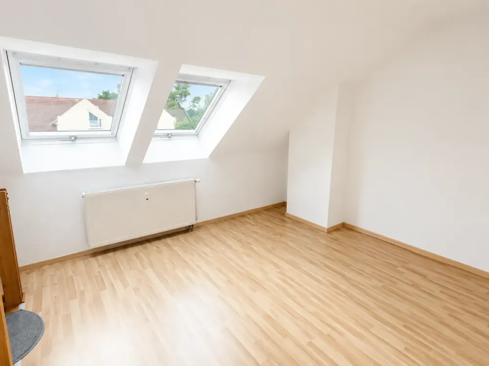 Wiedemar: attraktive 2 Zimmer-Wohnung im Dachgeschoss