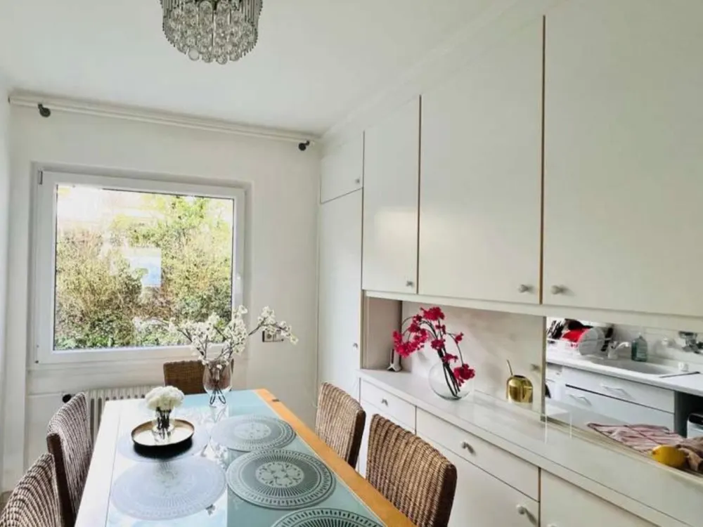 Möblierte/ fully furnished 3,5-Zimmer-Wohnung mit Skylineblick in Königstein im Taunus