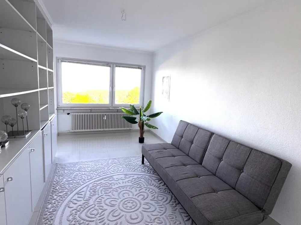 Möblierte/ fully furnished 3,5-Zimmer-Wohnung mit Skylineblick in Königstein im Taunus