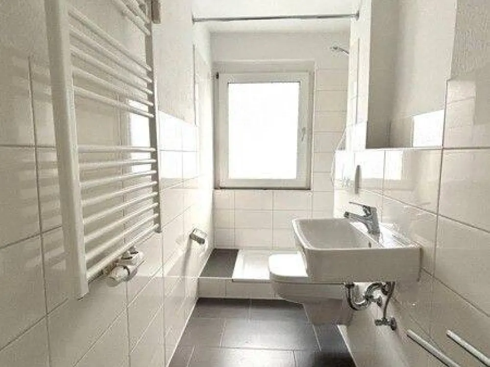 Einfach genial! Bezugsfertige 2 Zimmerwohnung in modernisierten Gebäude