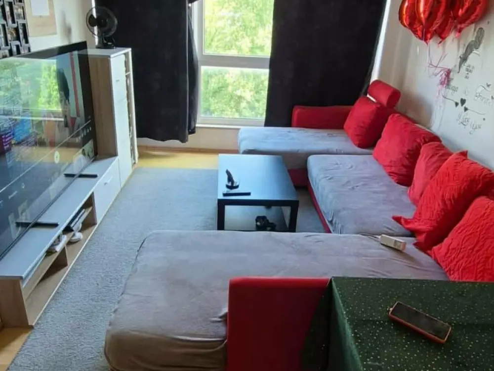 möblierte lichtdurchflutete zwei Zimmerwohnung