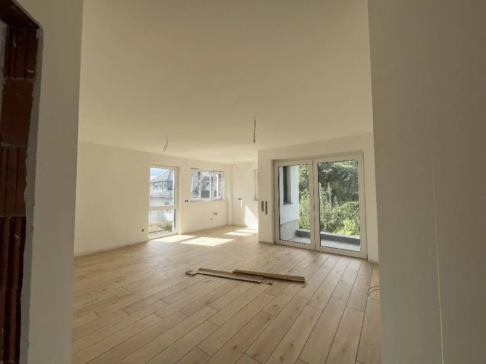 Erstbezug: 3-Zimmer-Wohnung im Obergeschoss mit Balkon