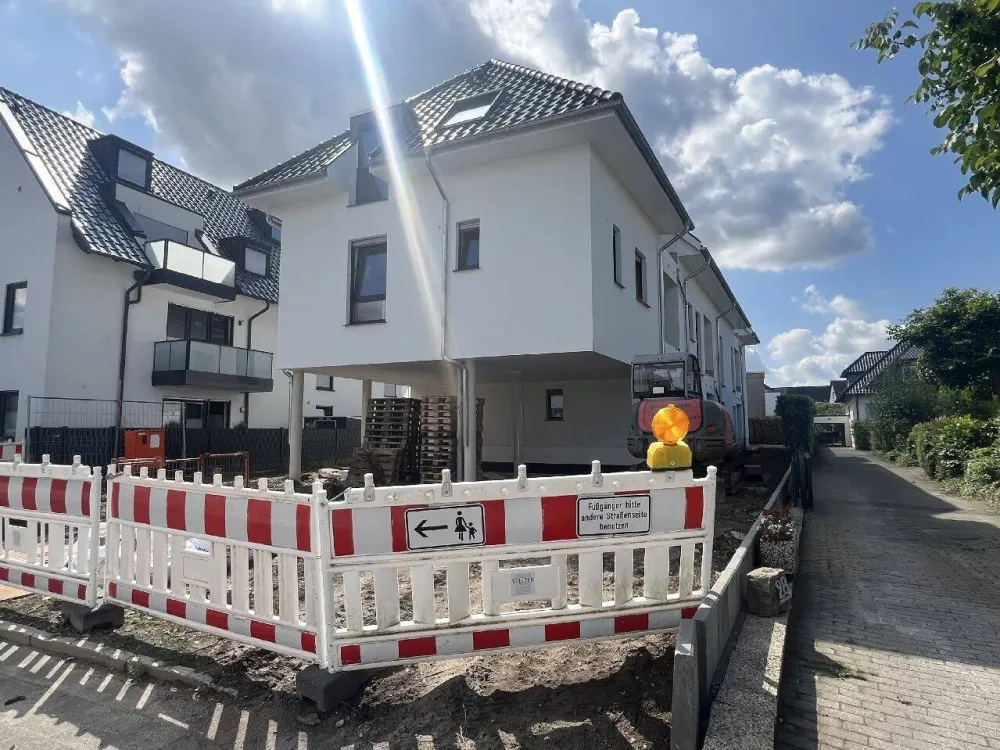 Erstbezug: 3-Zimmer-Wohnung im Obergeschoss mit Balkon
