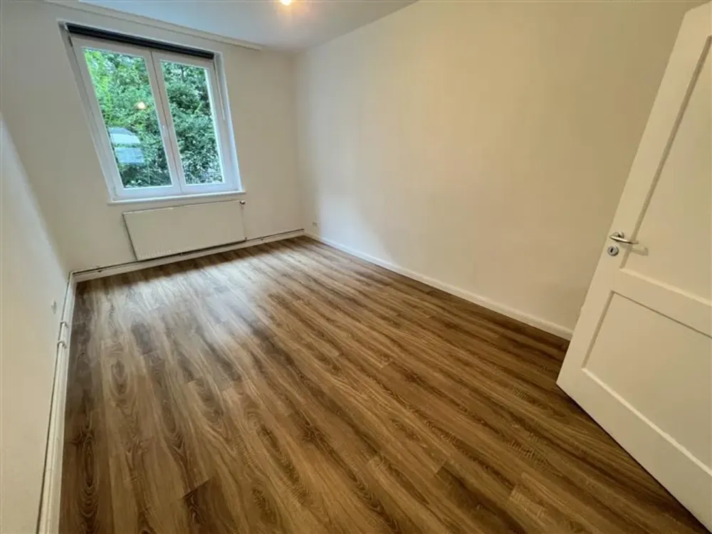 Arrive & Feel at Home: Stylish 3-Room Apartment with Built-in Kitchen, Immediately Available