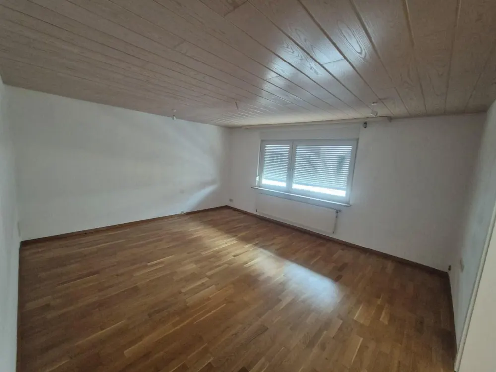 Exklusive 4-Zimmer-Wohnung mit EBK und Stellplatz in Stuttgart