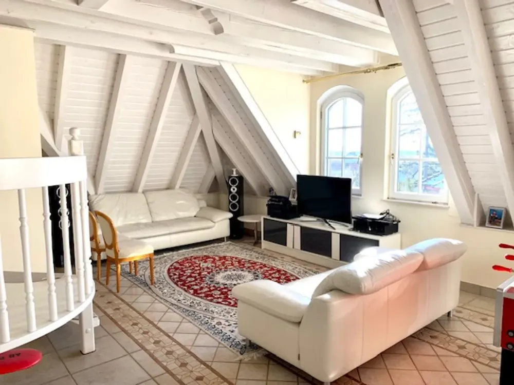"Wohnen wie im Schloss " 2,5 Zimmer-DG-Maisonette-Wohnung