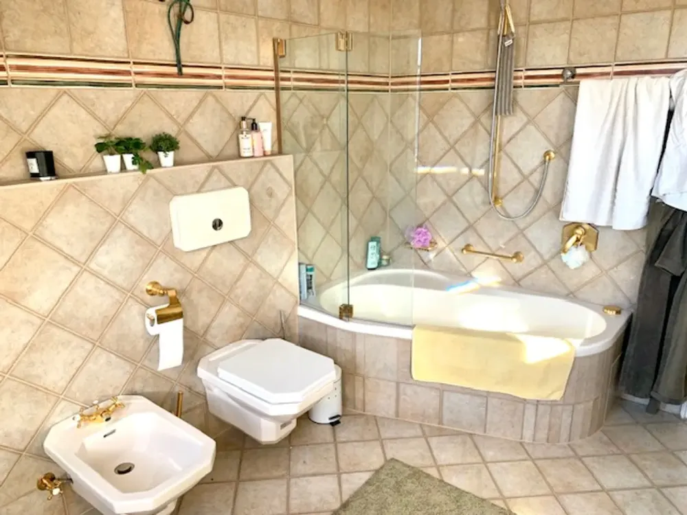 "Wohnen wie im Schloss " 2,5 Zimmer-DG-Maisonette-Wohnung