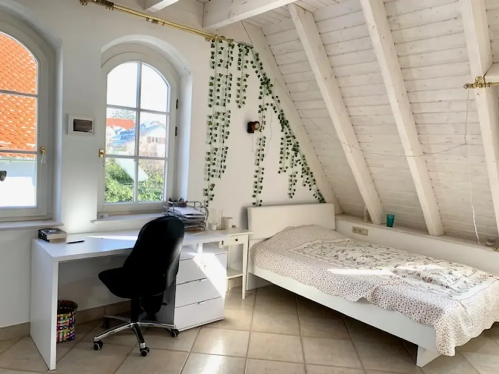 "Wohnen wie im Schloss " 2,5 Zimmer-DG-Maisonette-Wohnung