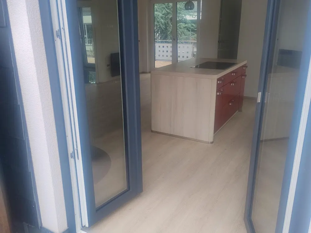 Luxus-Terrassenwohnung in grüner Oase