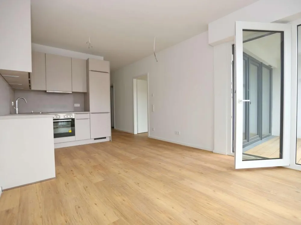 Cosmo Berlin - WG geeigneter Erstbezug im Weitlingkiez mit EBK und Loggia