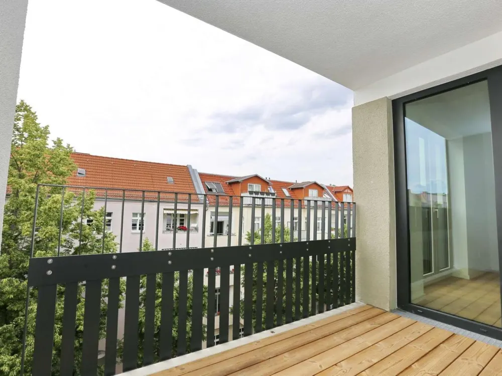 Cosmo Berlin - WG geeigneter Erstbezug im Weitlingkiez mit EBK und Loggia