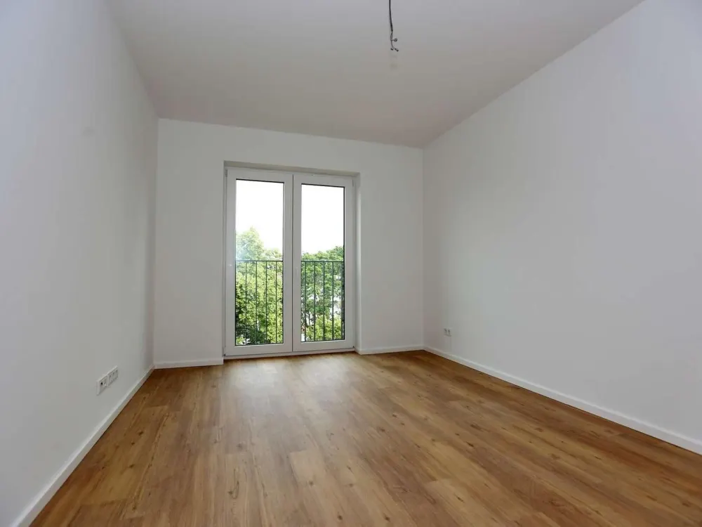 Cosmo Berlin - WG geeigneter Erstbezug im Weitlingkiez mit EBK und Loggia