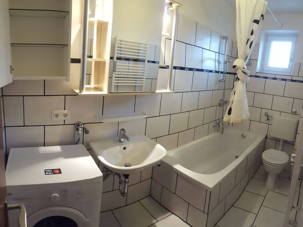 Well-maintained, sunny 1-room apartment, near subway, from private owner