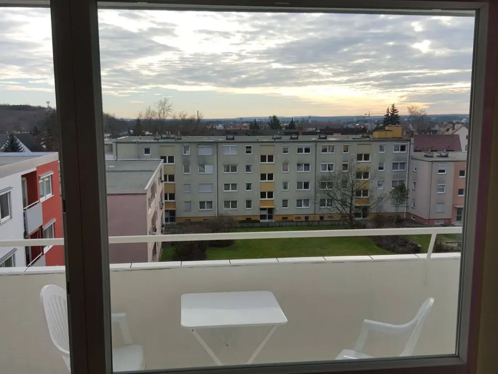 Well-maintained, sunny 1-room apartment, near subway, from private owner